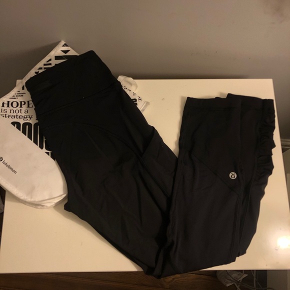 Lululemon speed up crop - Picture 1 of 3